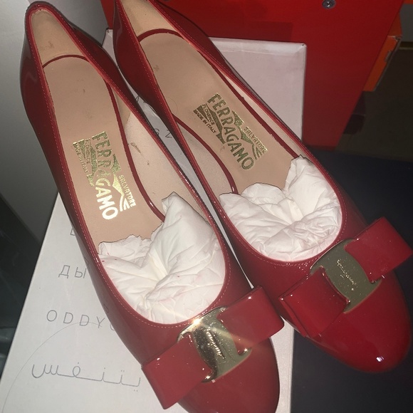 NWT Salvatore Ferragamo Vara low heel pumps - Picture 1 of 4